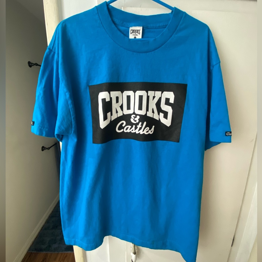 Blue Crooks & Castles T-shirt - sz Large